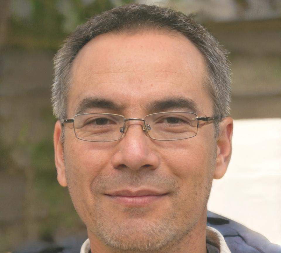 Lachlan working on budget planning using multiple browsers